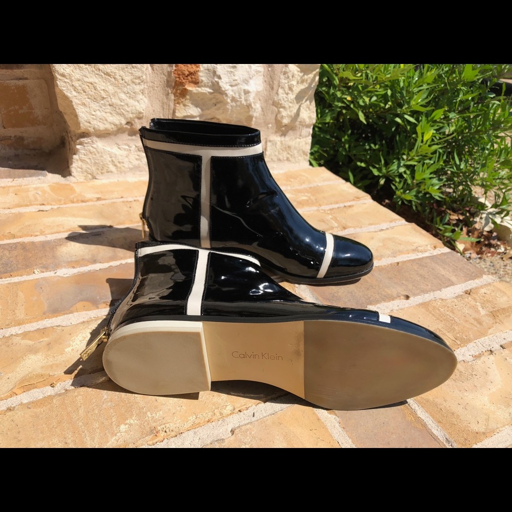 Calvin Klein Colorblock Cari Booties - Black Sz 6